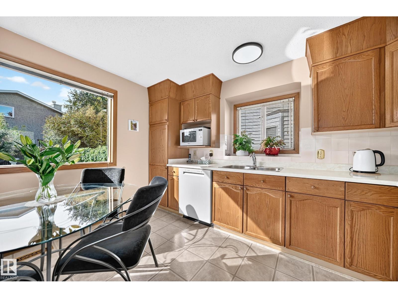 47 DEERBOURNE DR - 16