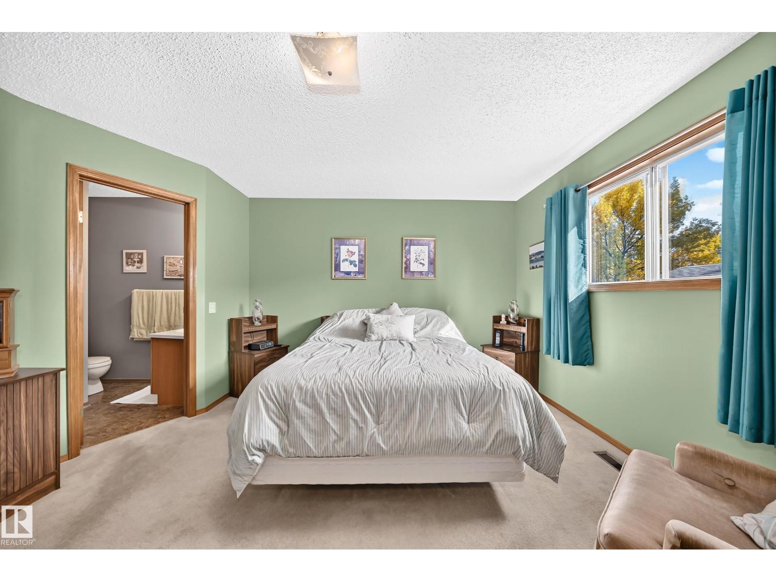47 DEERBOURNE DR - 24