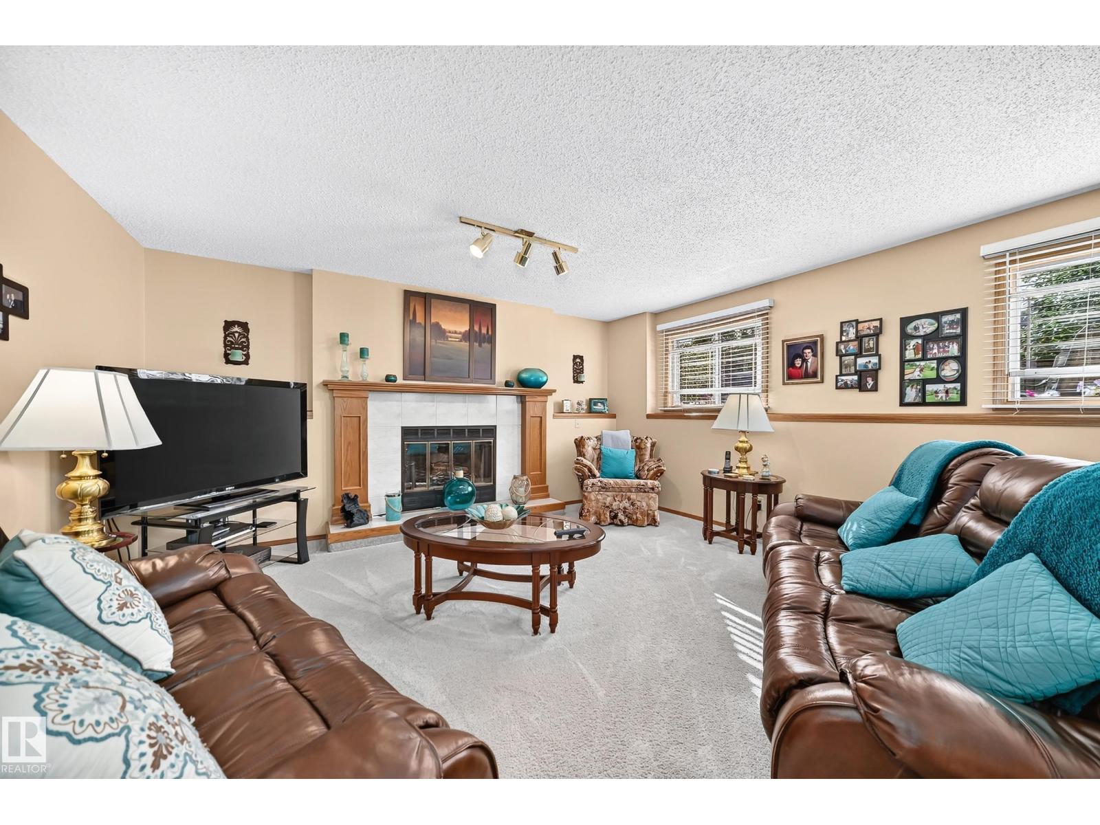 47 DEERBOURNE DR - 34