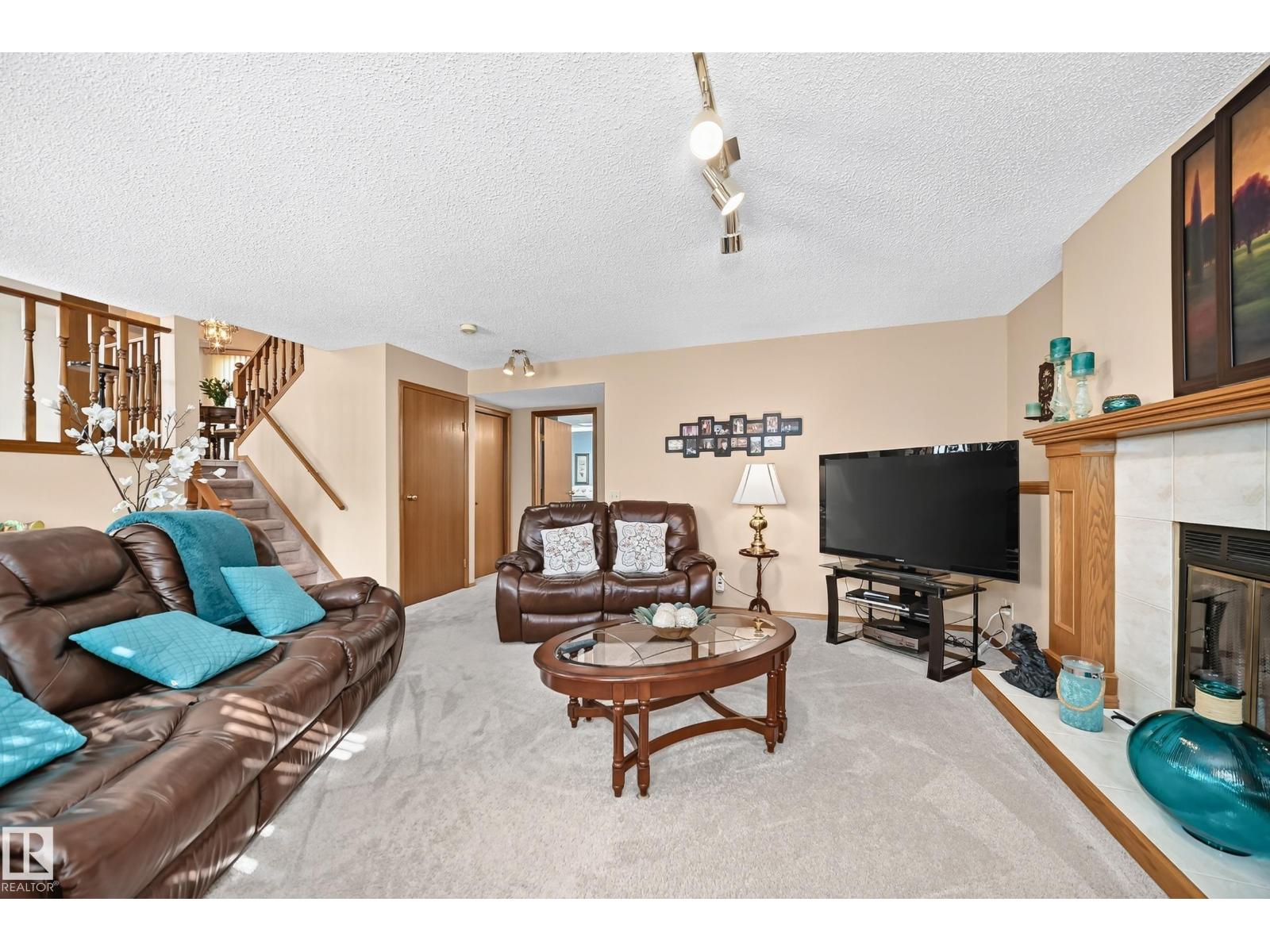 47 DEERBOURNE DR - 36