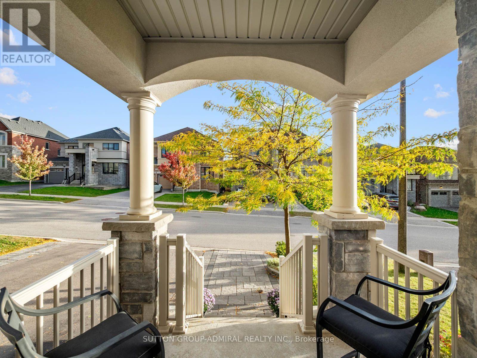 26 Blazing Star Street, East Gwillimbury, ON photo 5