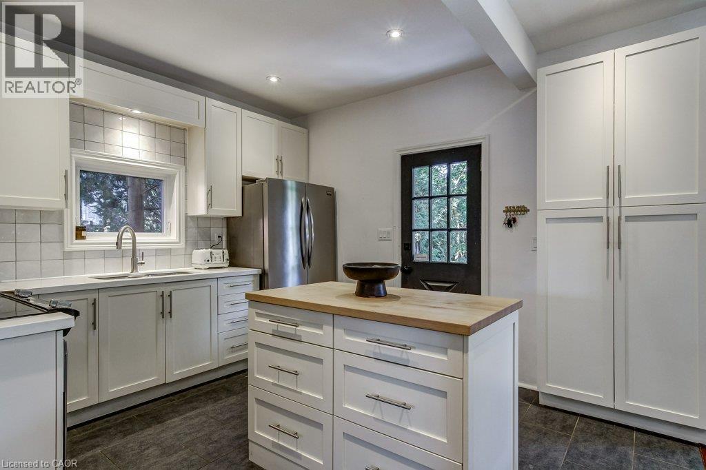 43 Rosslyn Avenue South — photo 16
