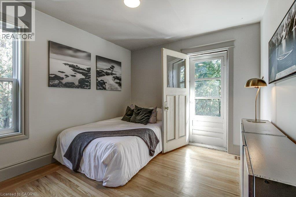43 Rosslyn Avenue South — photo 25