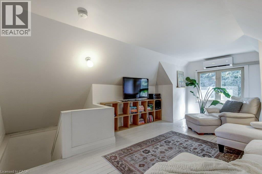 43 Rosslyn Avenue South — photo 34