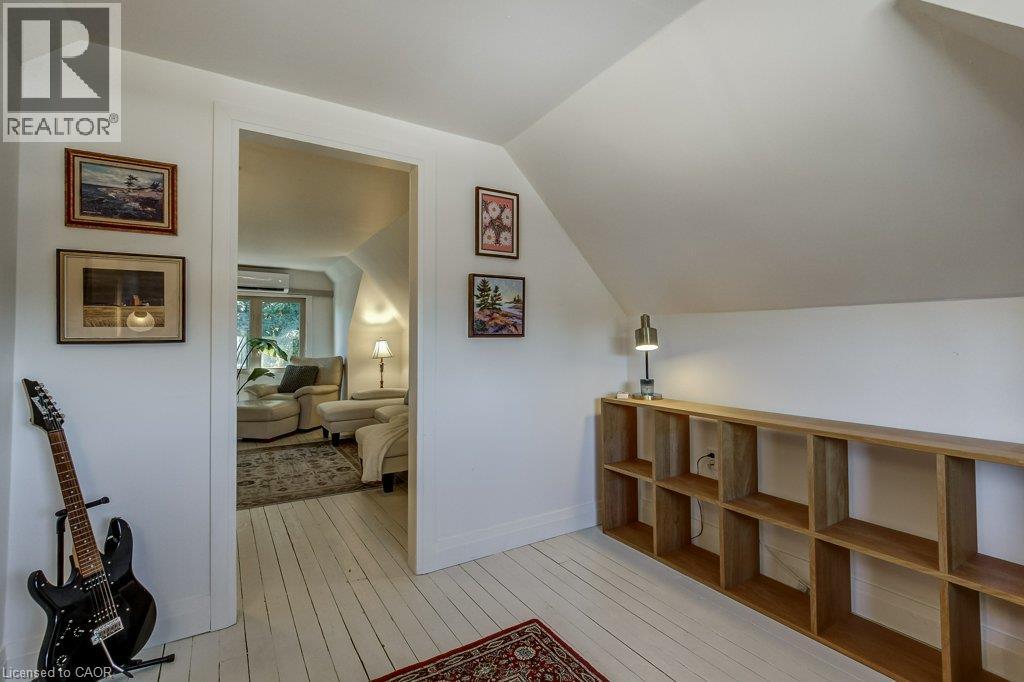 43 Rosslyn Avenue South — photo 38