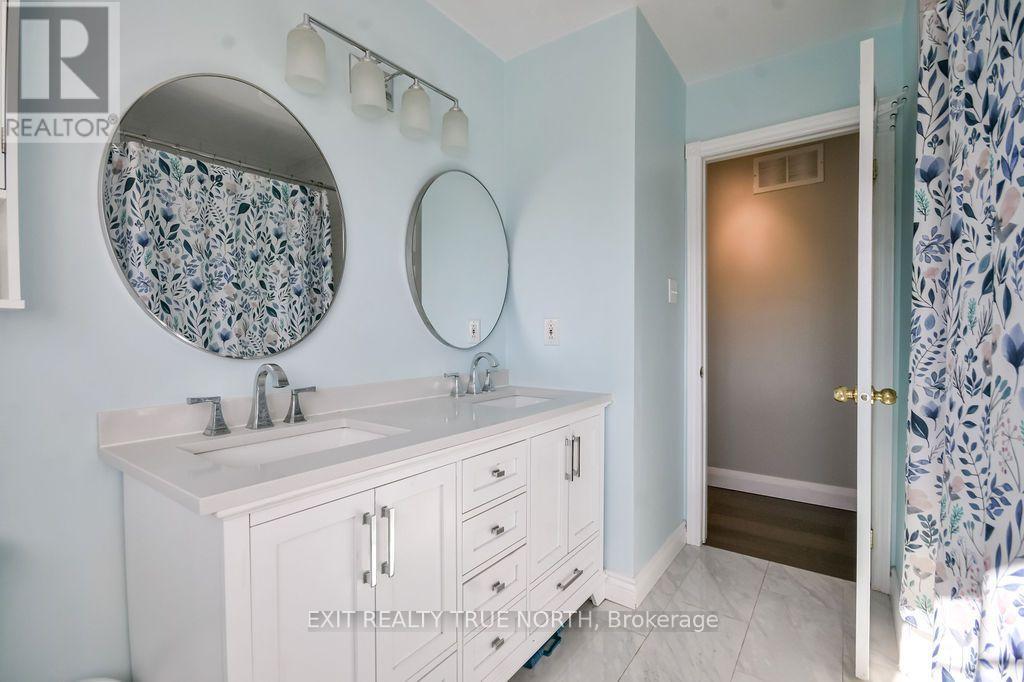 35 Marlow Circle, Springwater, ON photo 20