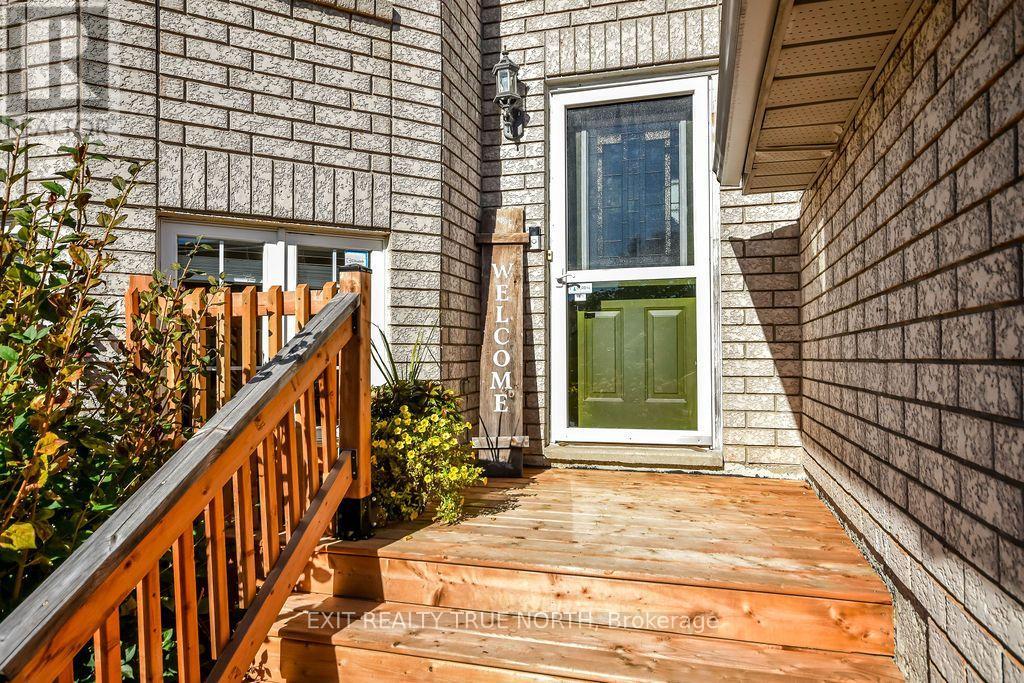 35 Marlow Circle, Springwater, ON photo 3