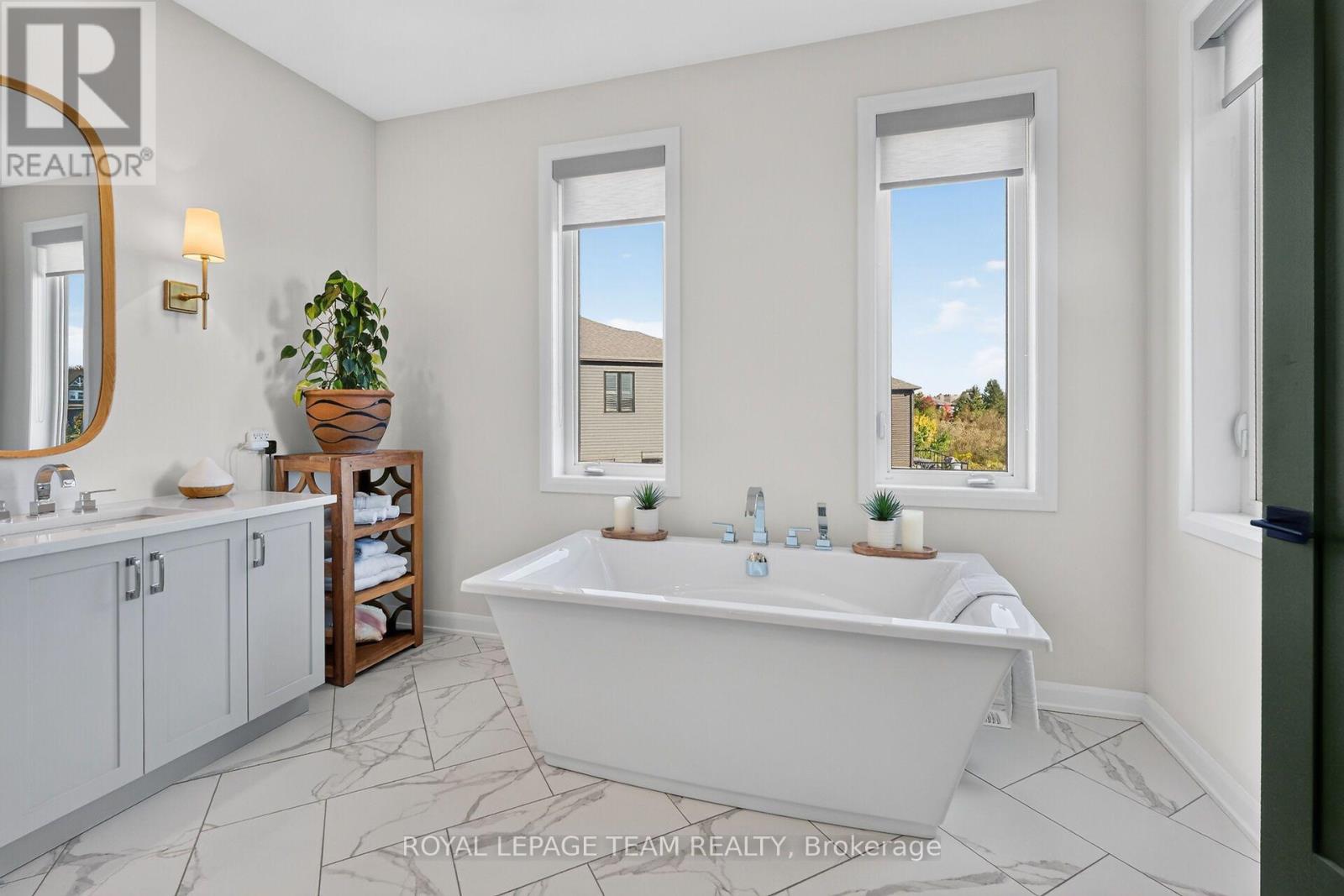 719 COAST CIRCLE - Image 31