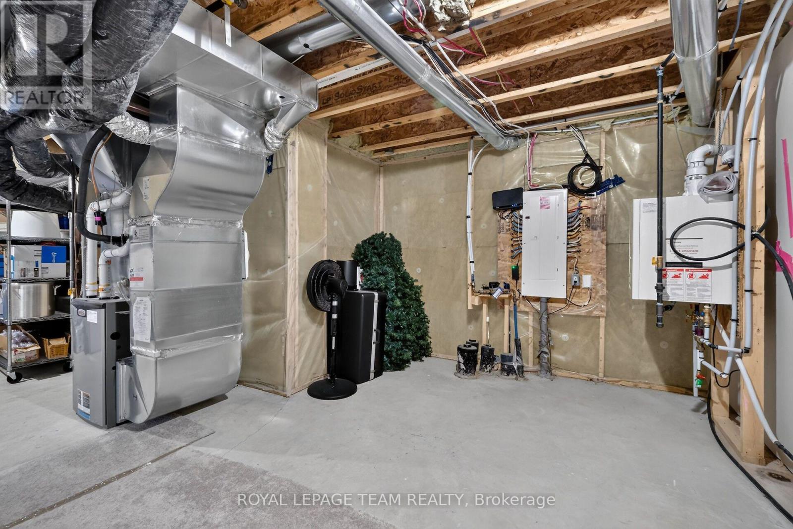 719 COAST CIRCLE - Image 38