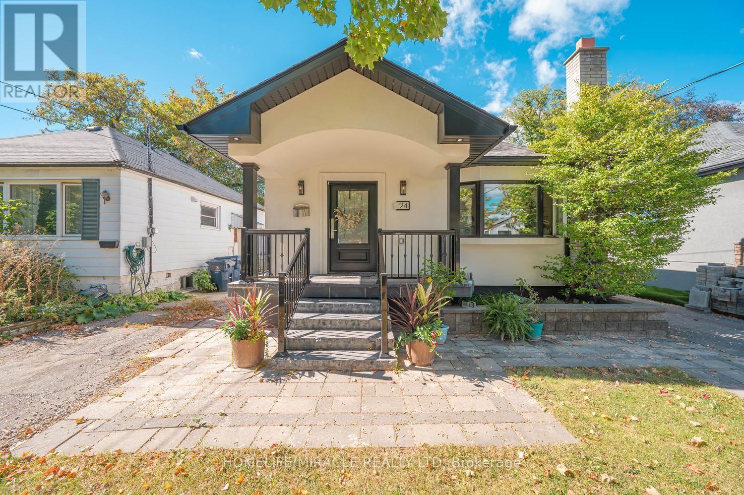 24 Acorn Avenue, Toronto, ON photo 1