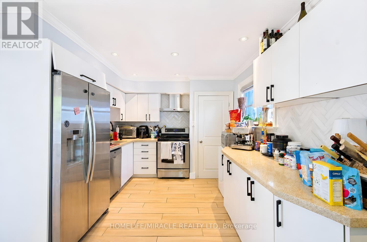 24 Acorn Avenue, Toronto, ON photo 10