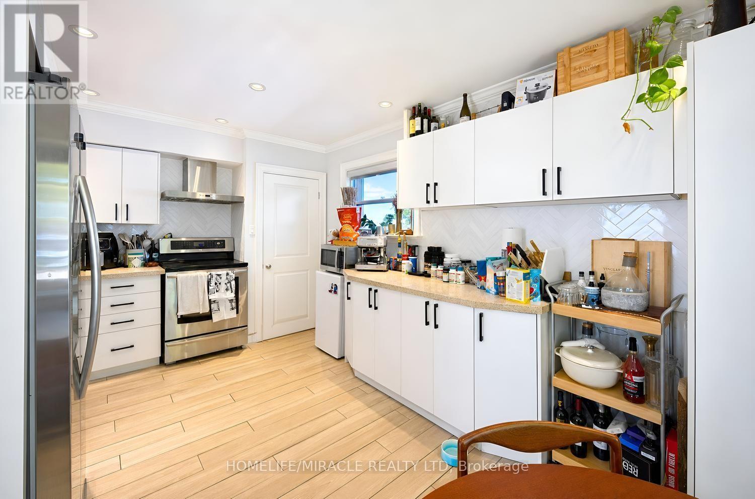 24 Acorn Avenue, Toronto, ON photo 11