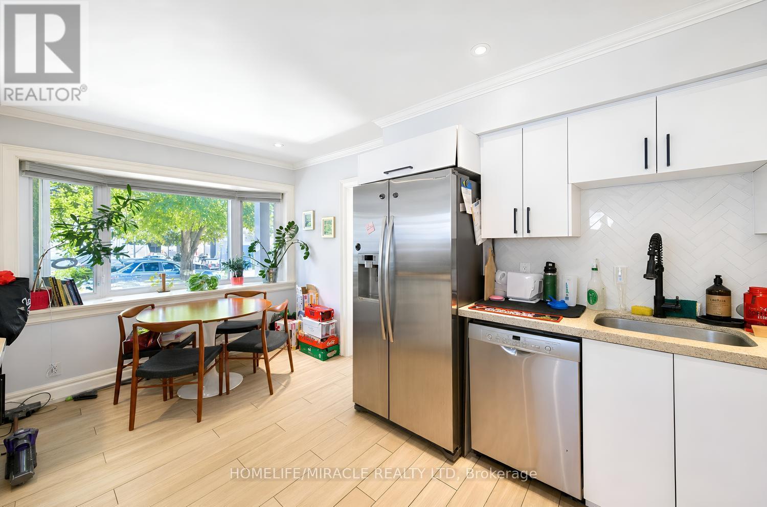 24 Acorn Avenue, Toronto, ON photo 12