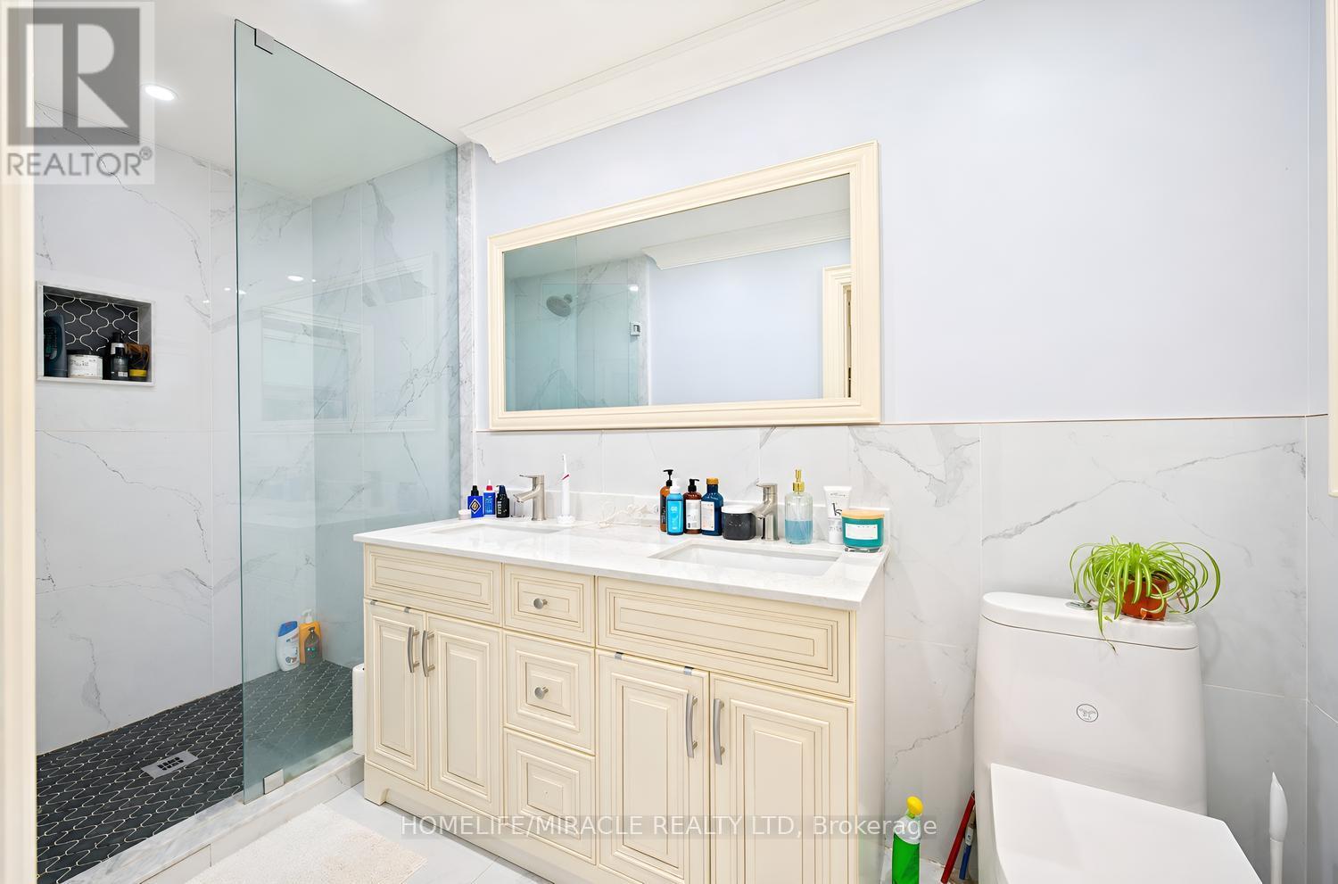 24 Acorn Avenue, Toronto, ON photo 27