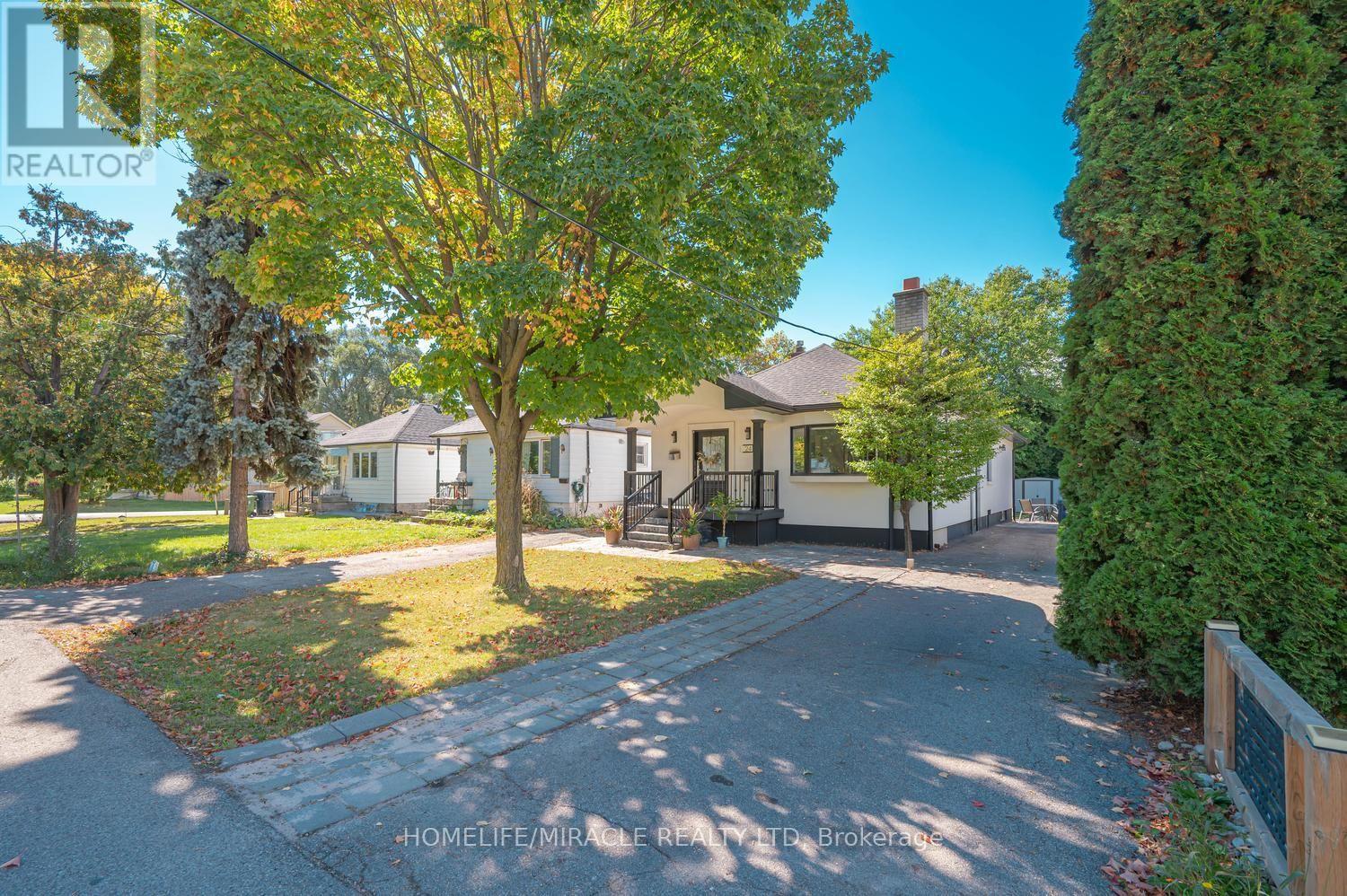 24 Acorn Avenue, Toronto, ON photo 3