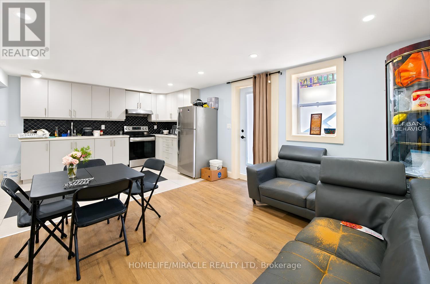 24 Acorn Avenue, Toronto, ON photo 31