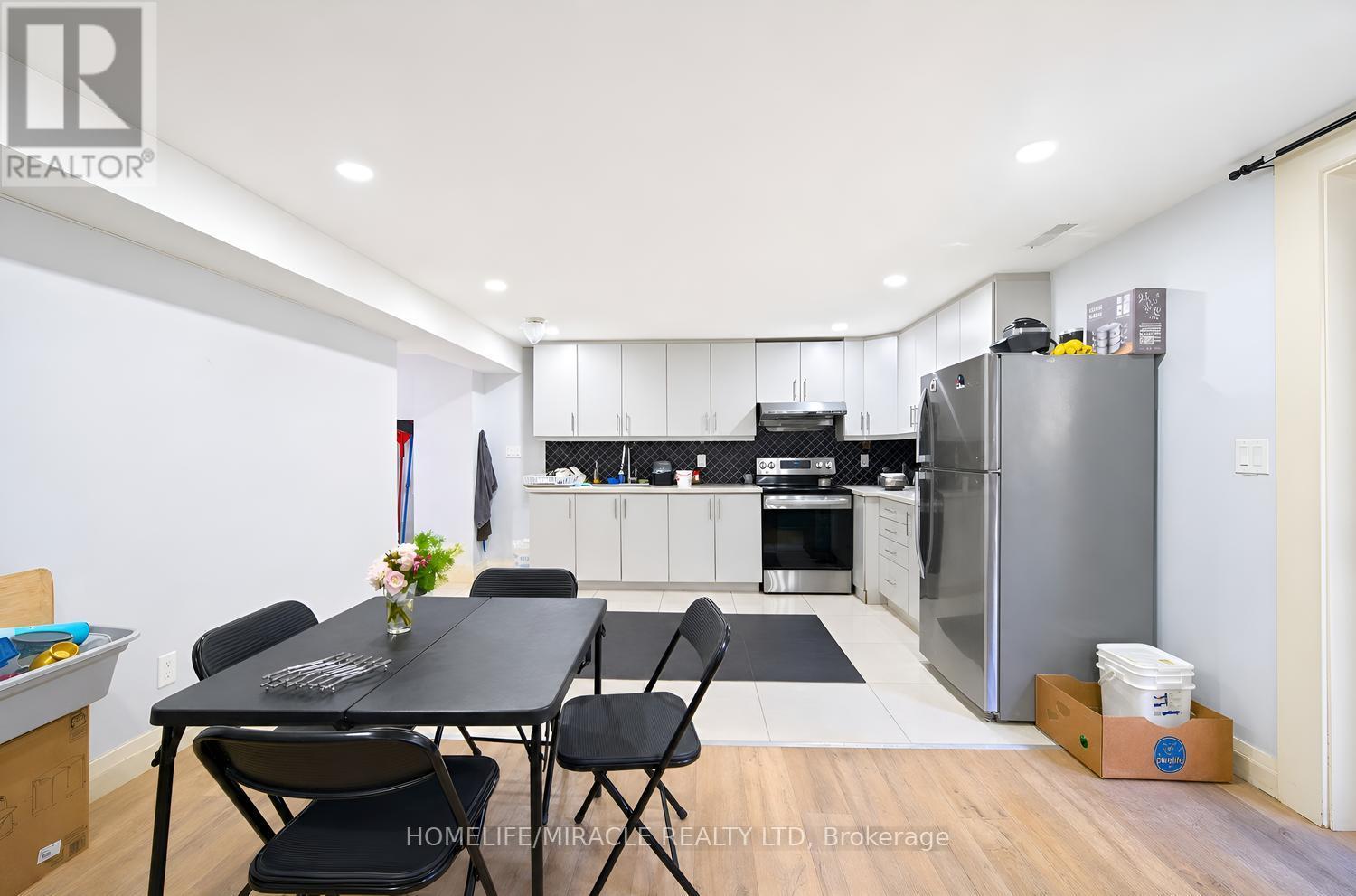 24 Acorn Avenue, Toronto, ON photo 33