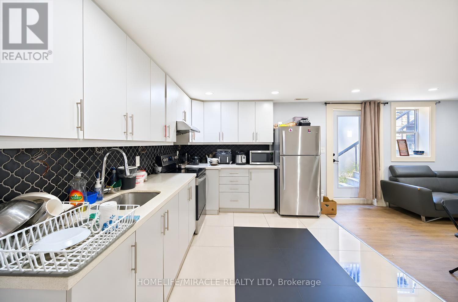 24 Acorn Avenue, Toronto, ON photo 34