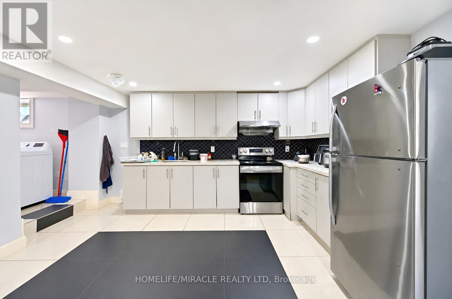 24 Acorn Avenue, Toronto, ON photo 35