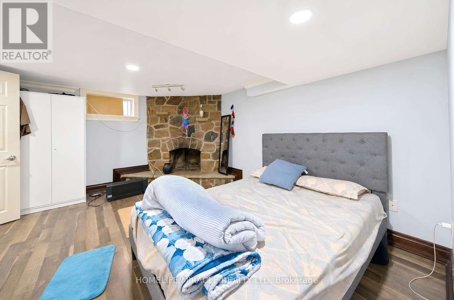 24 Acorn Avenue, Toronto, ON photo 36