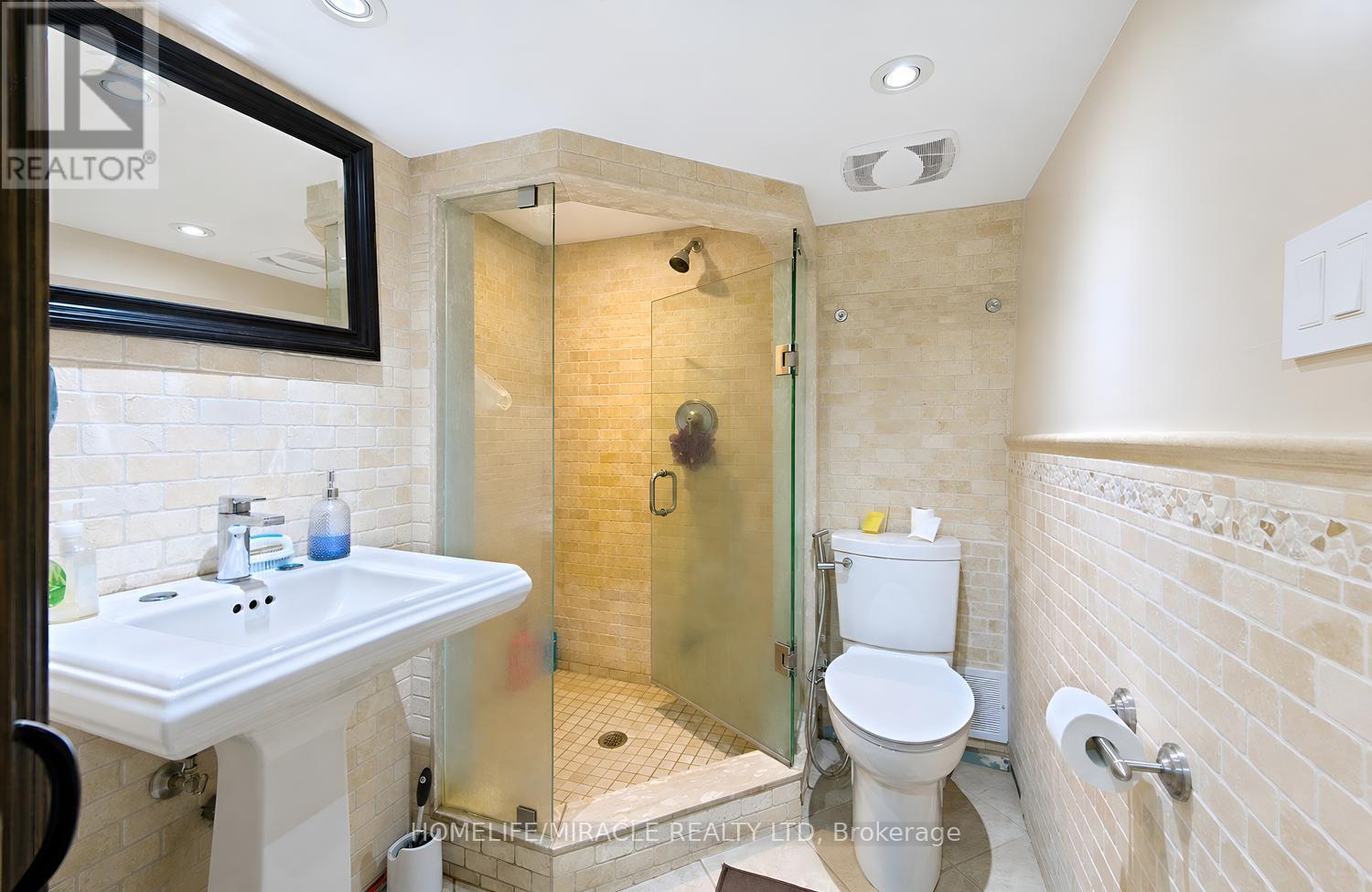 24 Acorn Avenue, Toronto, ON photo 40