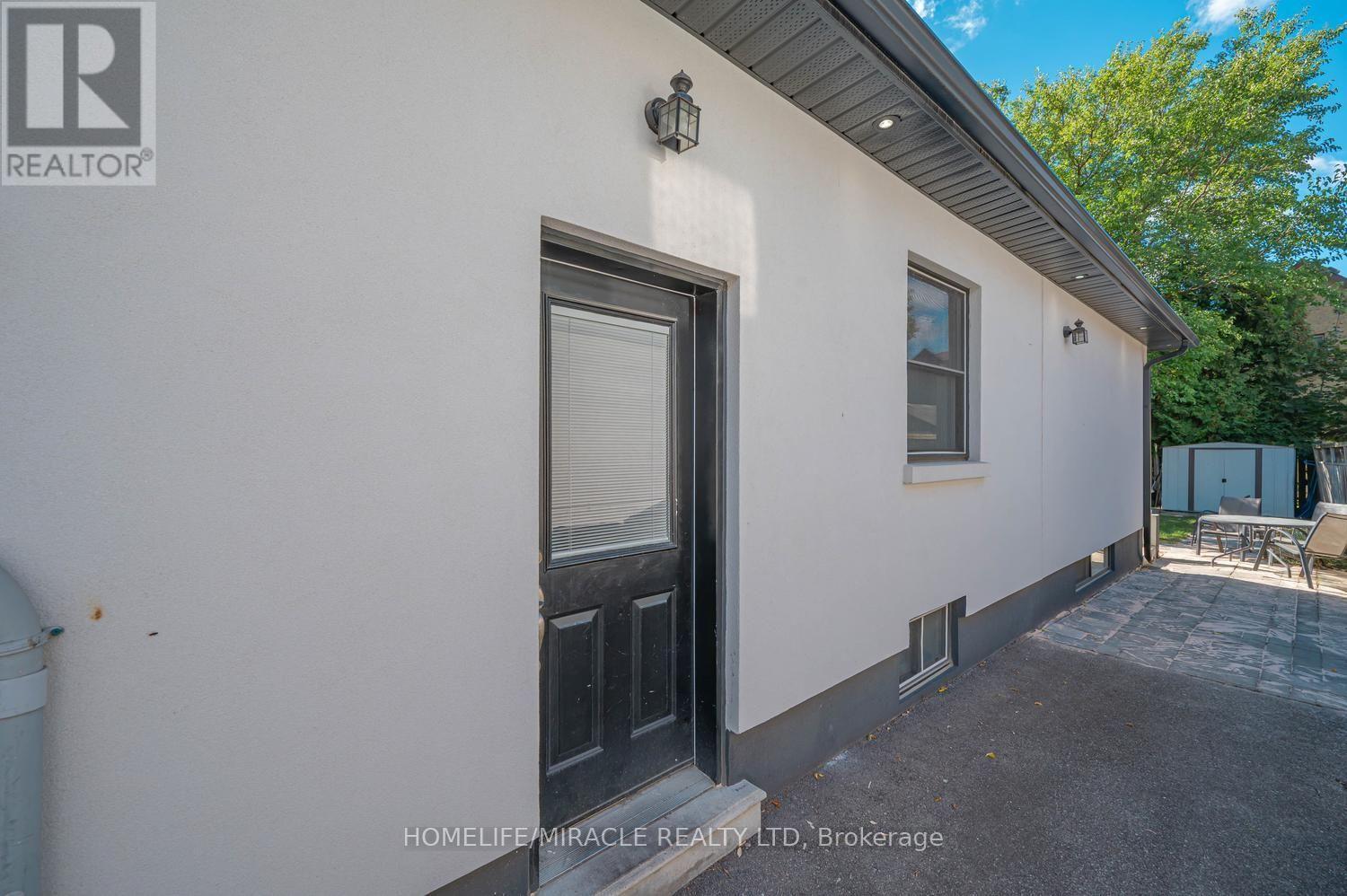 24 Acorn Avenue, Toronto, ON photo 42