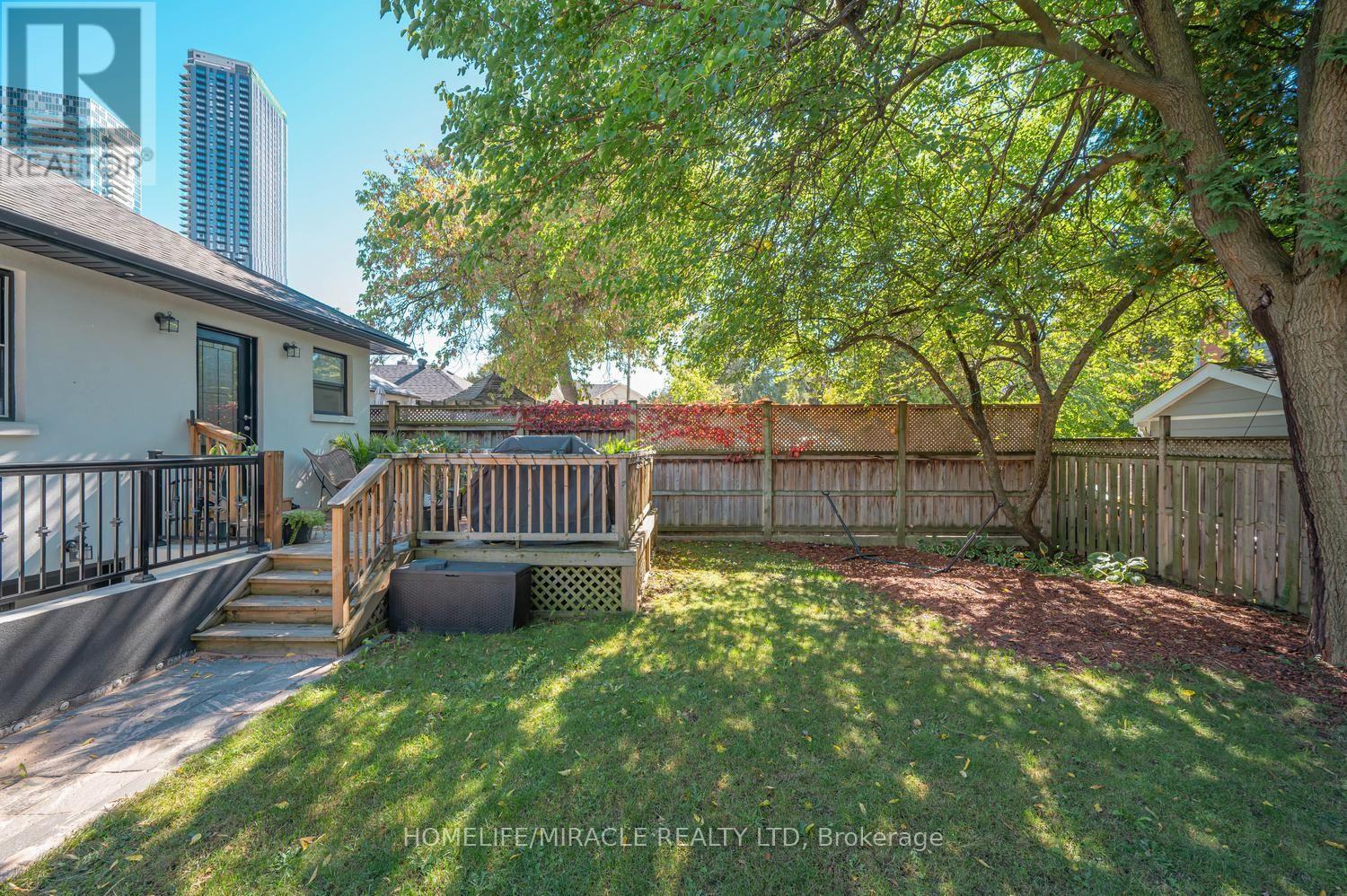 24 Acorn Avenue, Toronto, ON photo 47