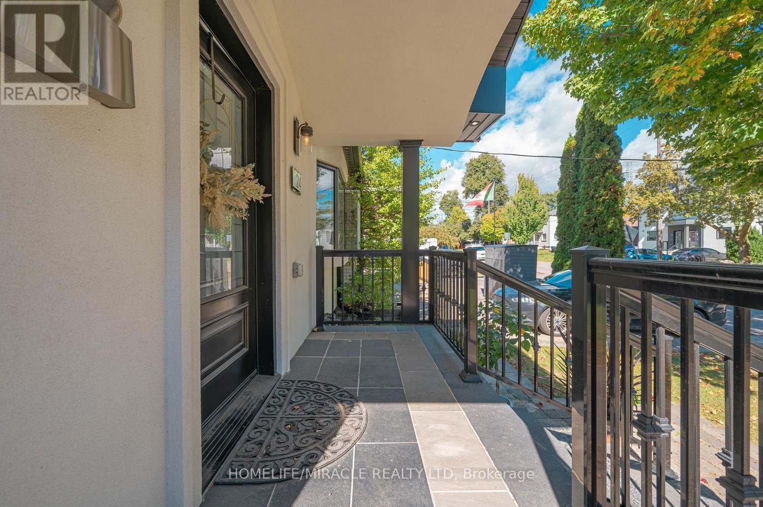 24 Acorn Avenue, Toronto, ON photo 6
