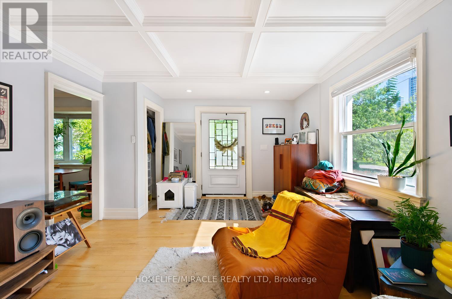 24 Acorn Avenue, Toronto, ON photo 7