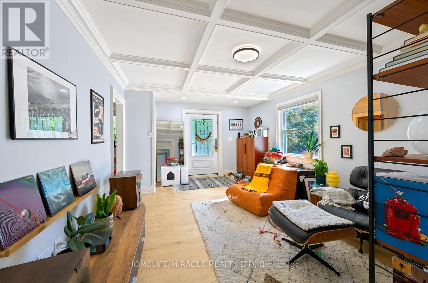 24 Acorn Avenue, Toronto, ON photo 8