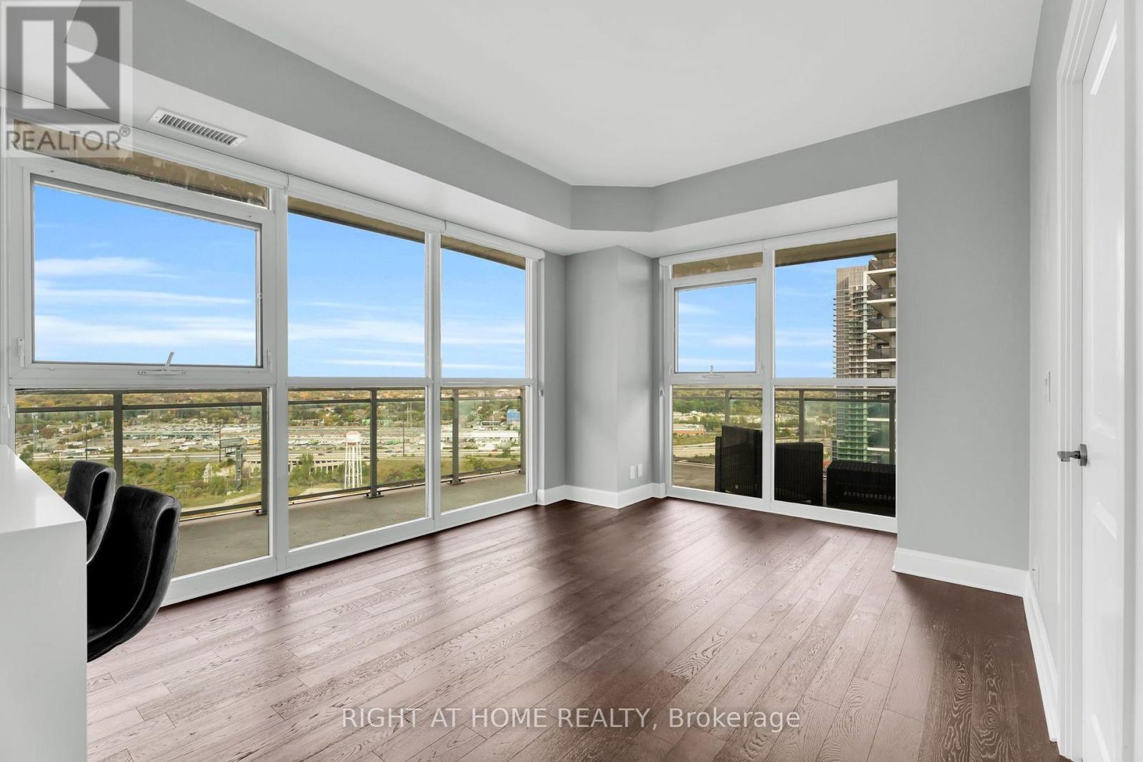 2304- 33 Shore Breeze Drive, Toronto, ON photo 10