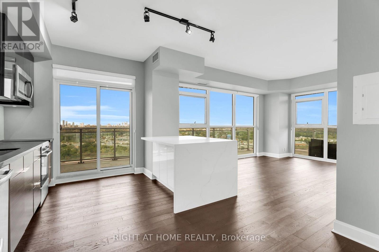 2304- 33 Shore Breeze Drive, Toronto, ON photo 3