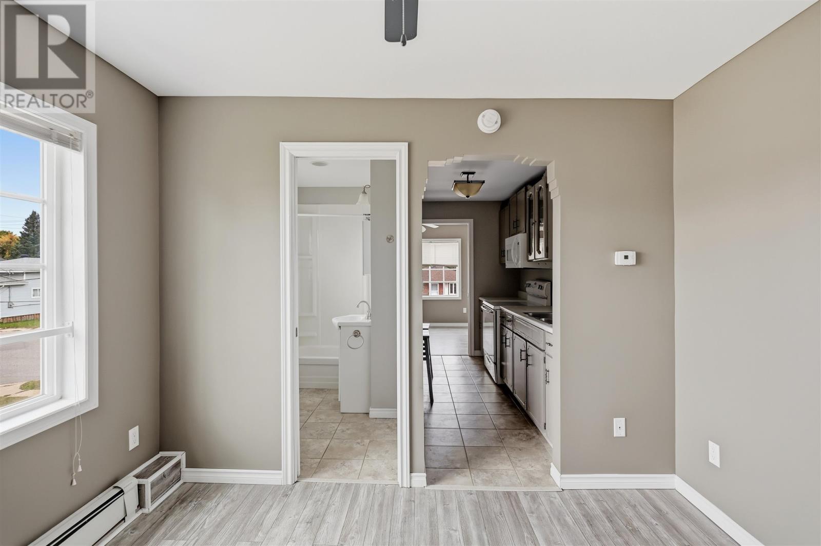 509 Douglas ST - 17