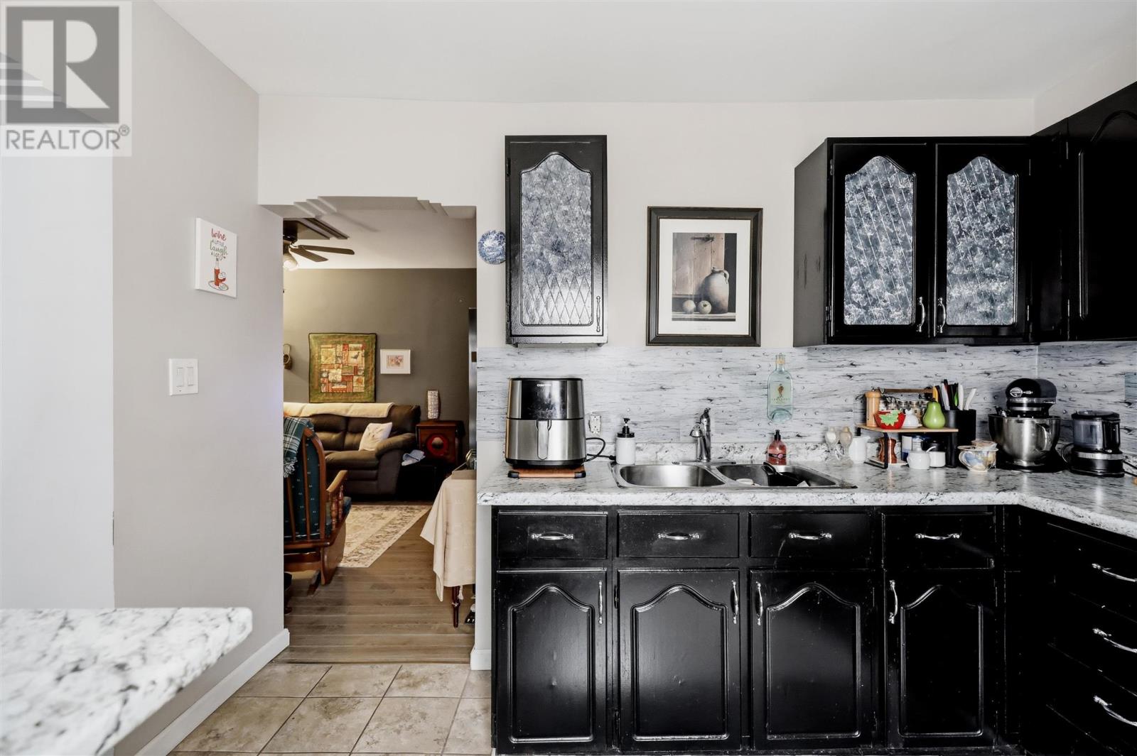 509 Douglas ST - 24