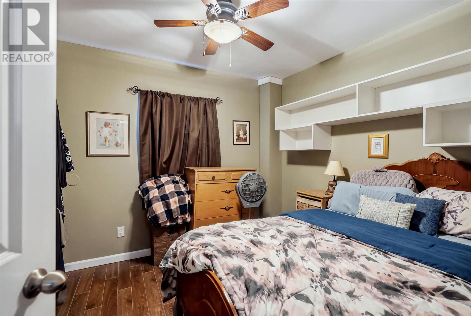 509 Douglas ST - 26