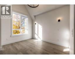 1028 18 Avenue NW - photo 13