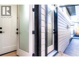 1028 18 Avenue NW - photo 25