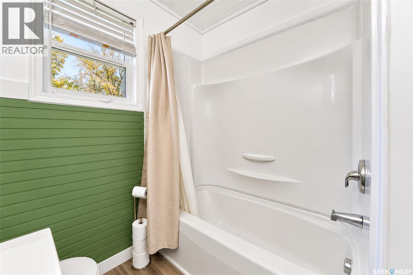 123 2nd AVENUE E - 29