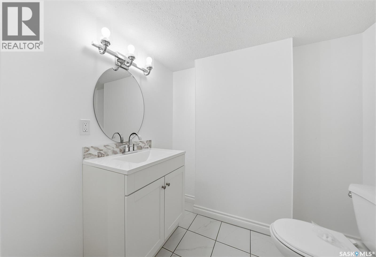 62 Chomyn CRESCENT - 38