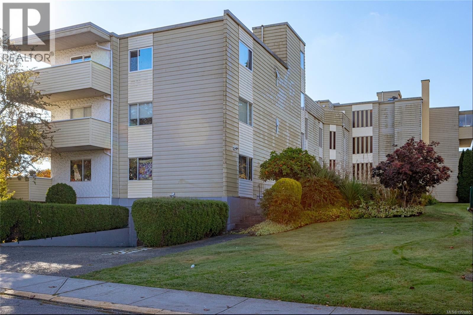 #204 877 Ellery St - 1