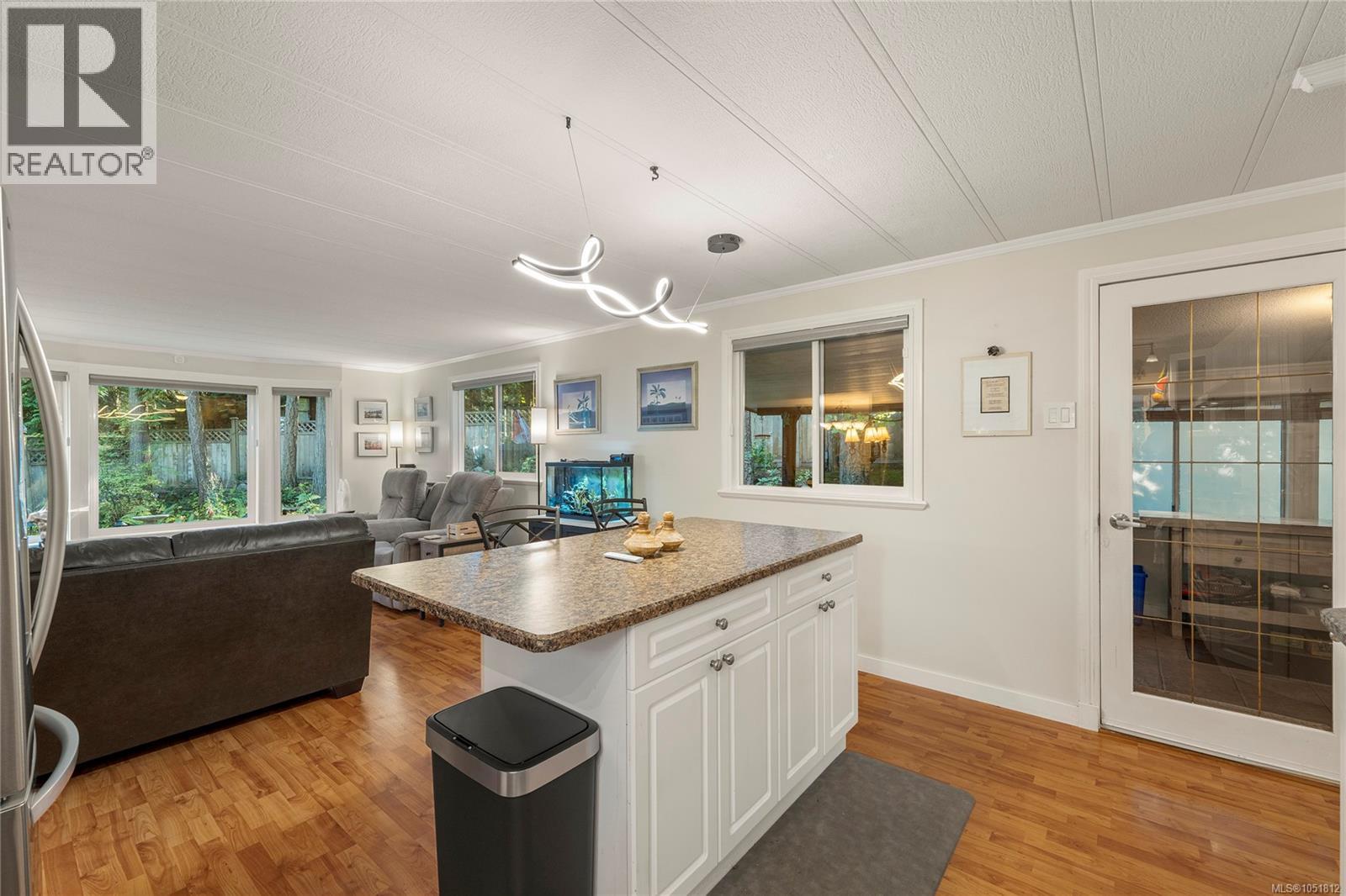 #21 7071 Lantzville Rd - 10