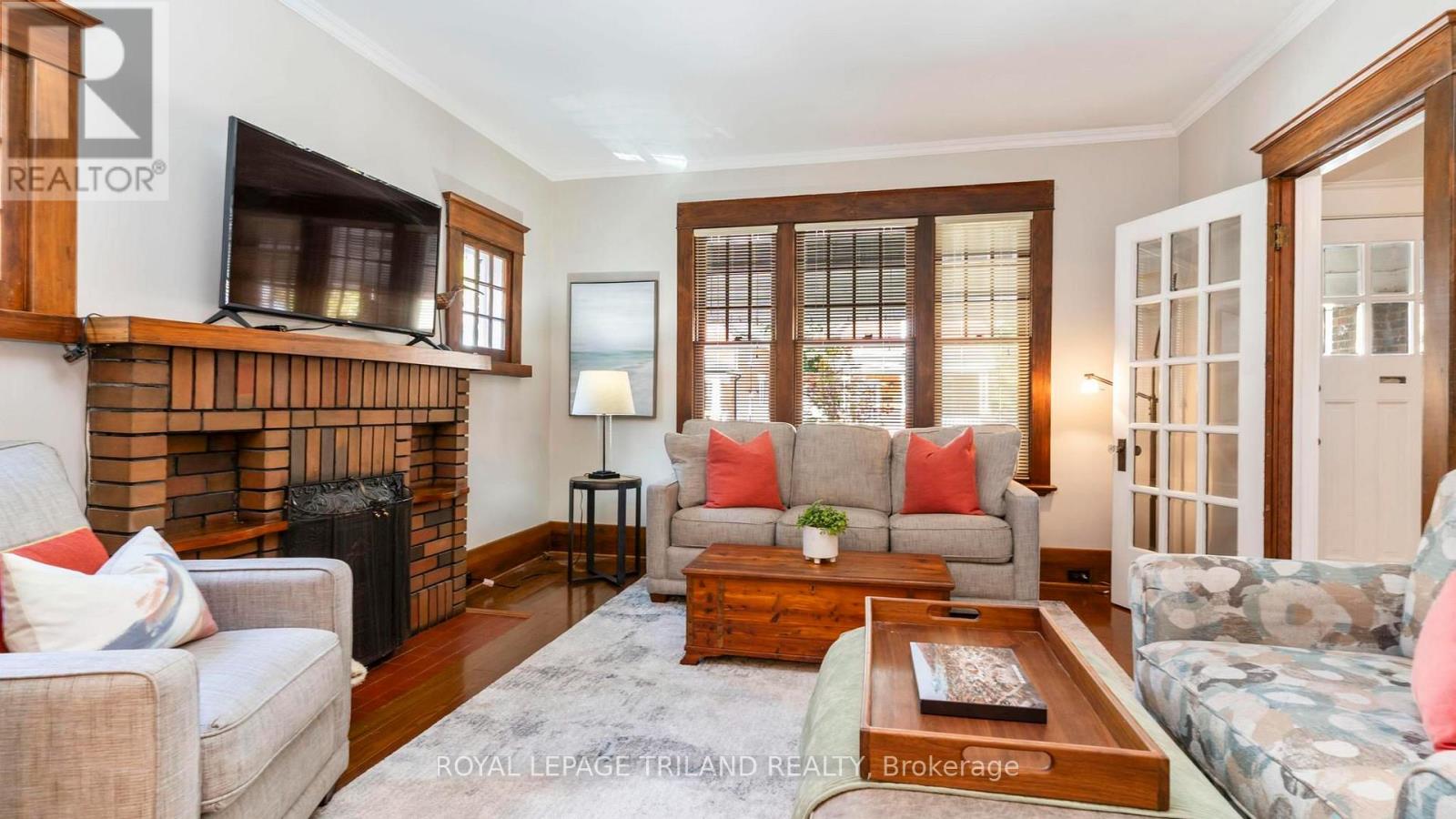 7 ERIE AVENUE - Image 10