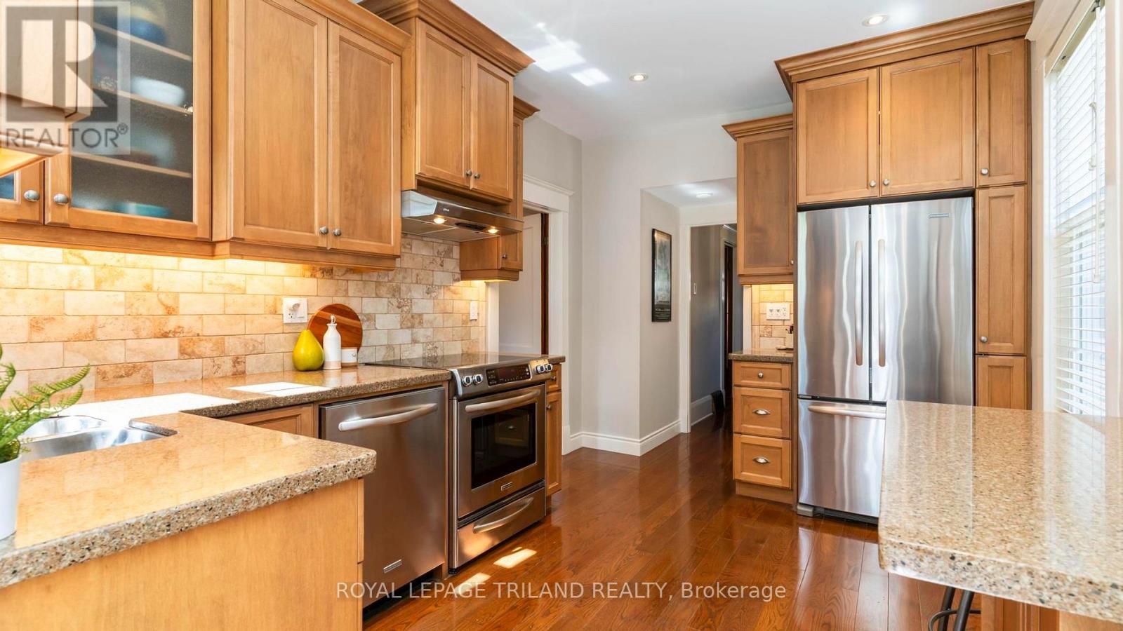 7 ERIE AVENUE - Image 18