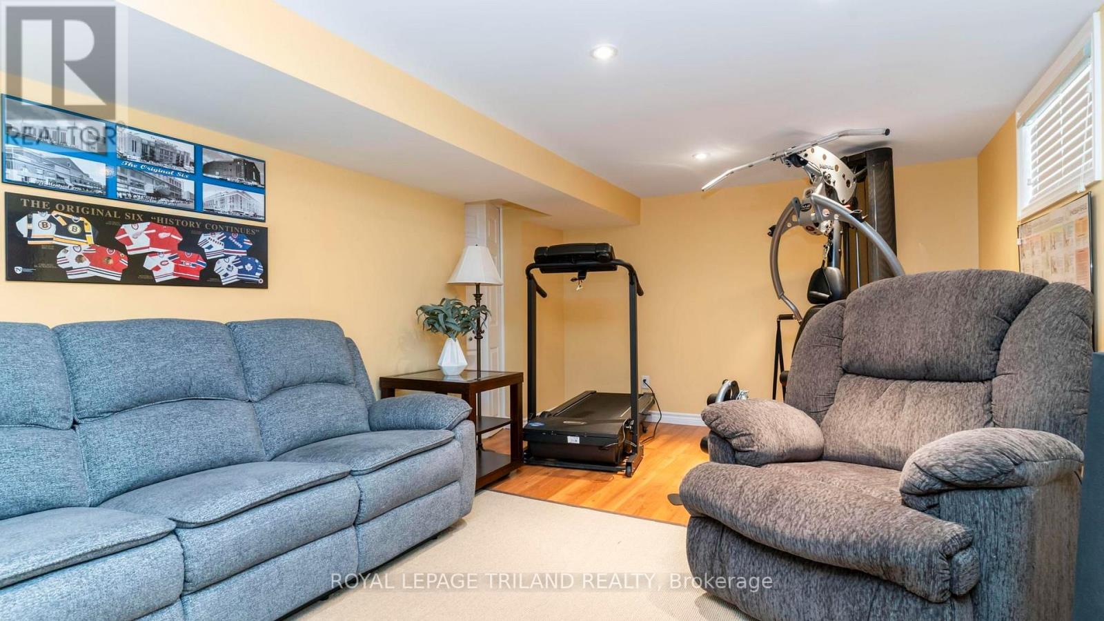 7 ERIE AVENUE - 32