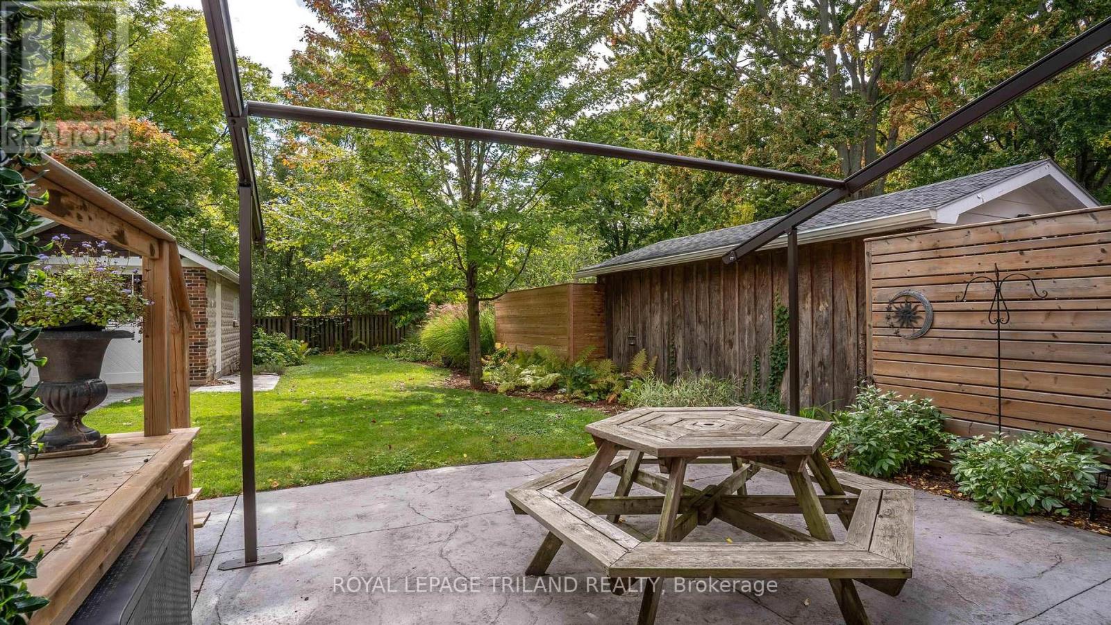 7 ERIE AVENUE - 40