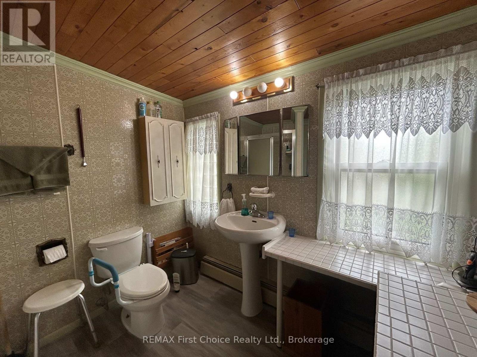 245 Francis Street West — photo 18