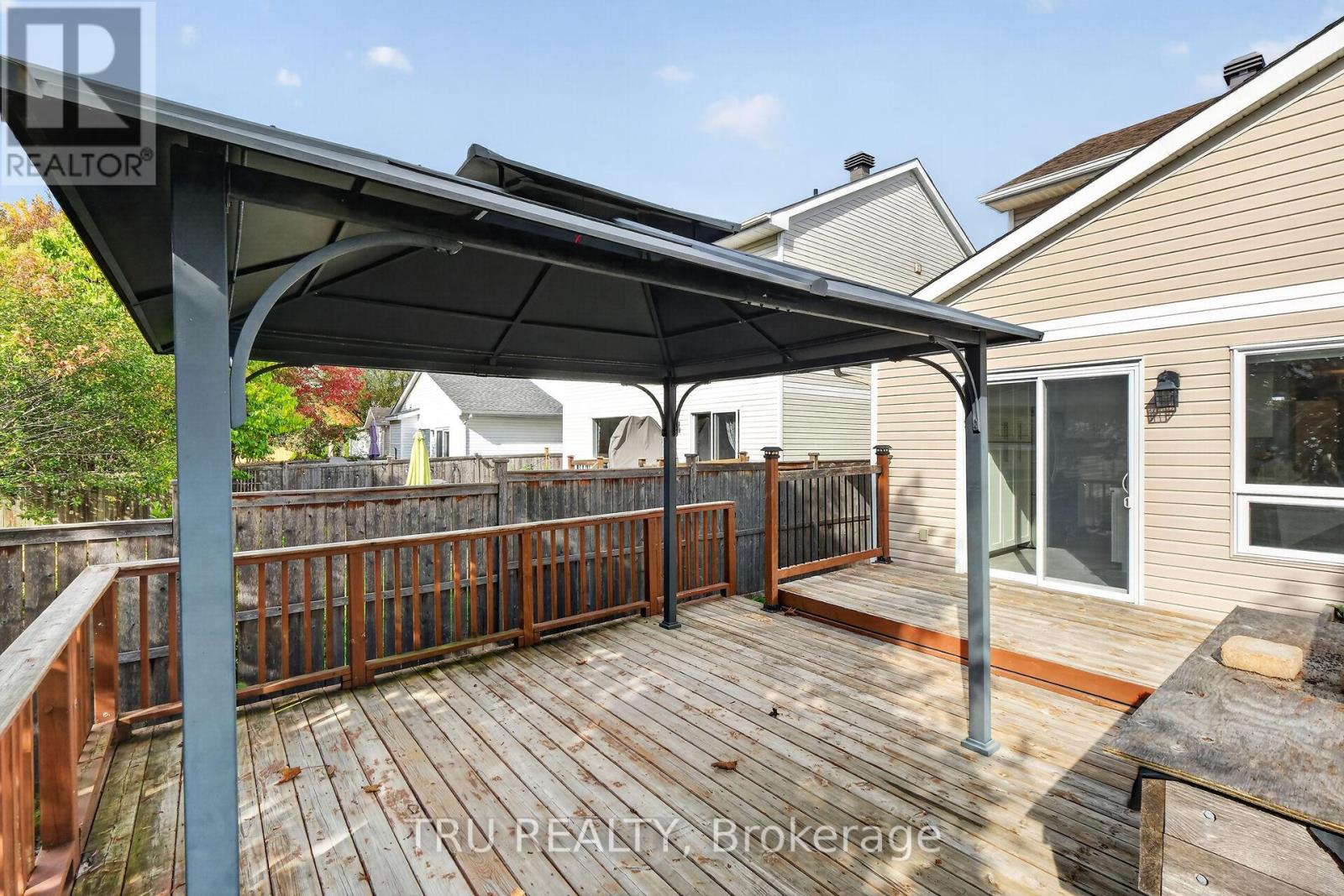 986 SHEENBORO CRESCENT - 44
