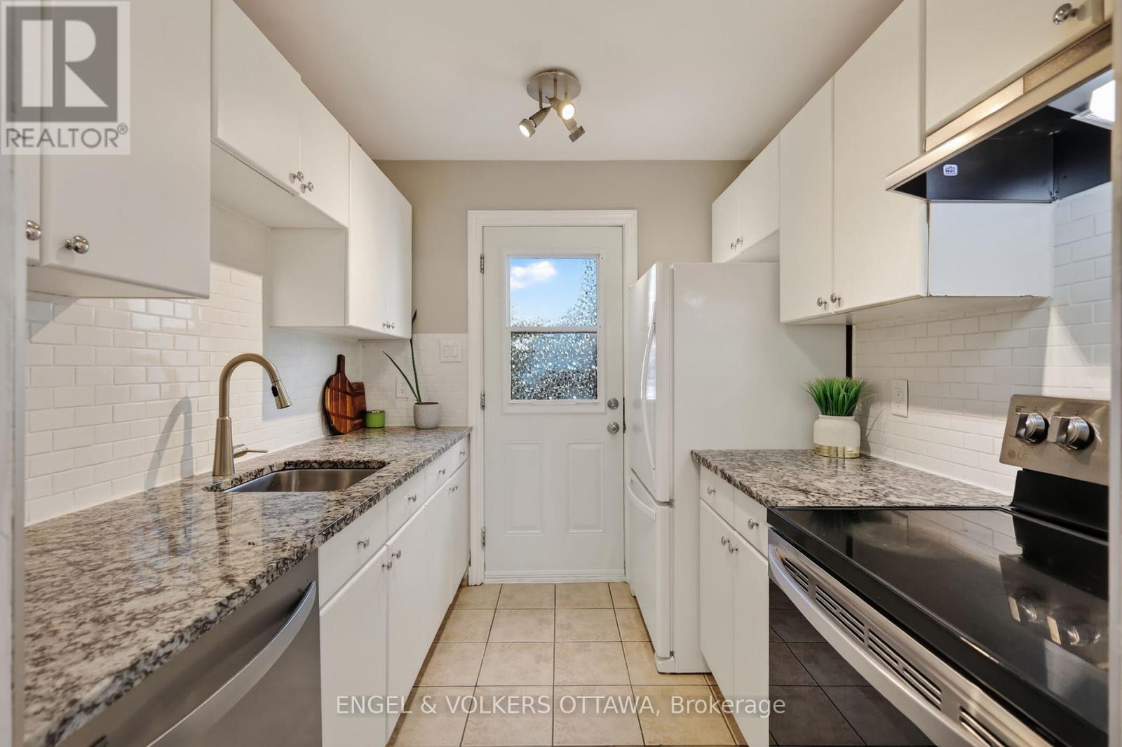 29 Woodvale Green Drive — photo 15