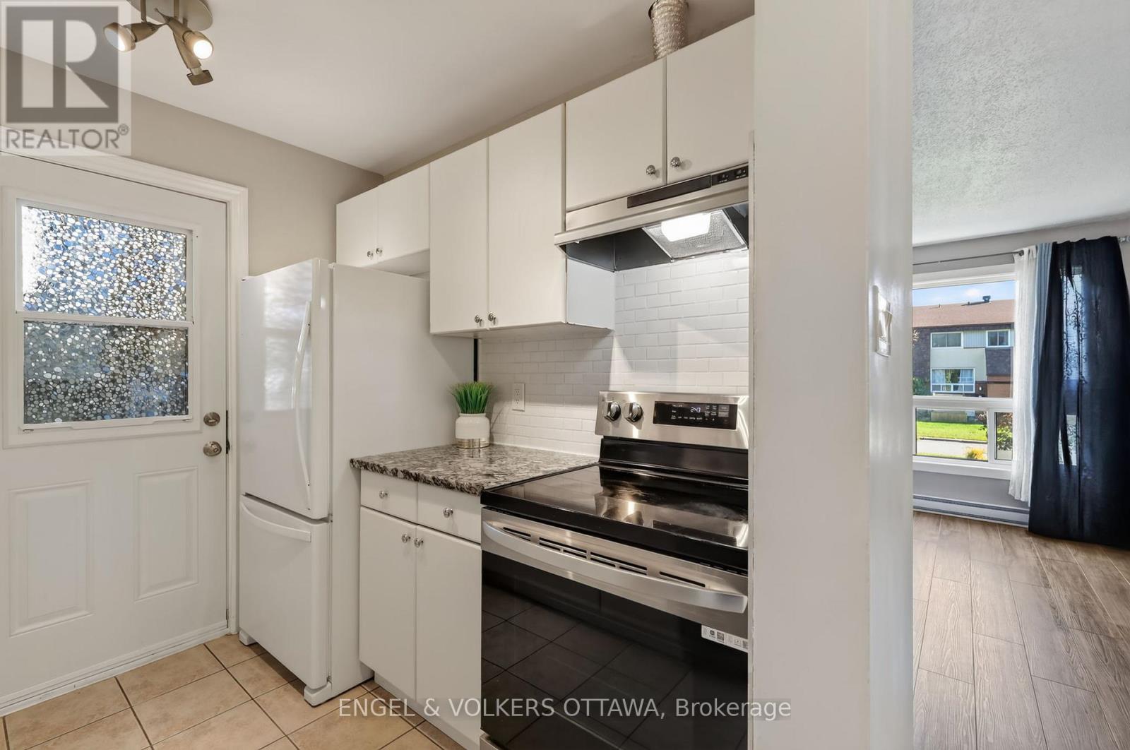 29 Woodvale Green Drive — photo 16