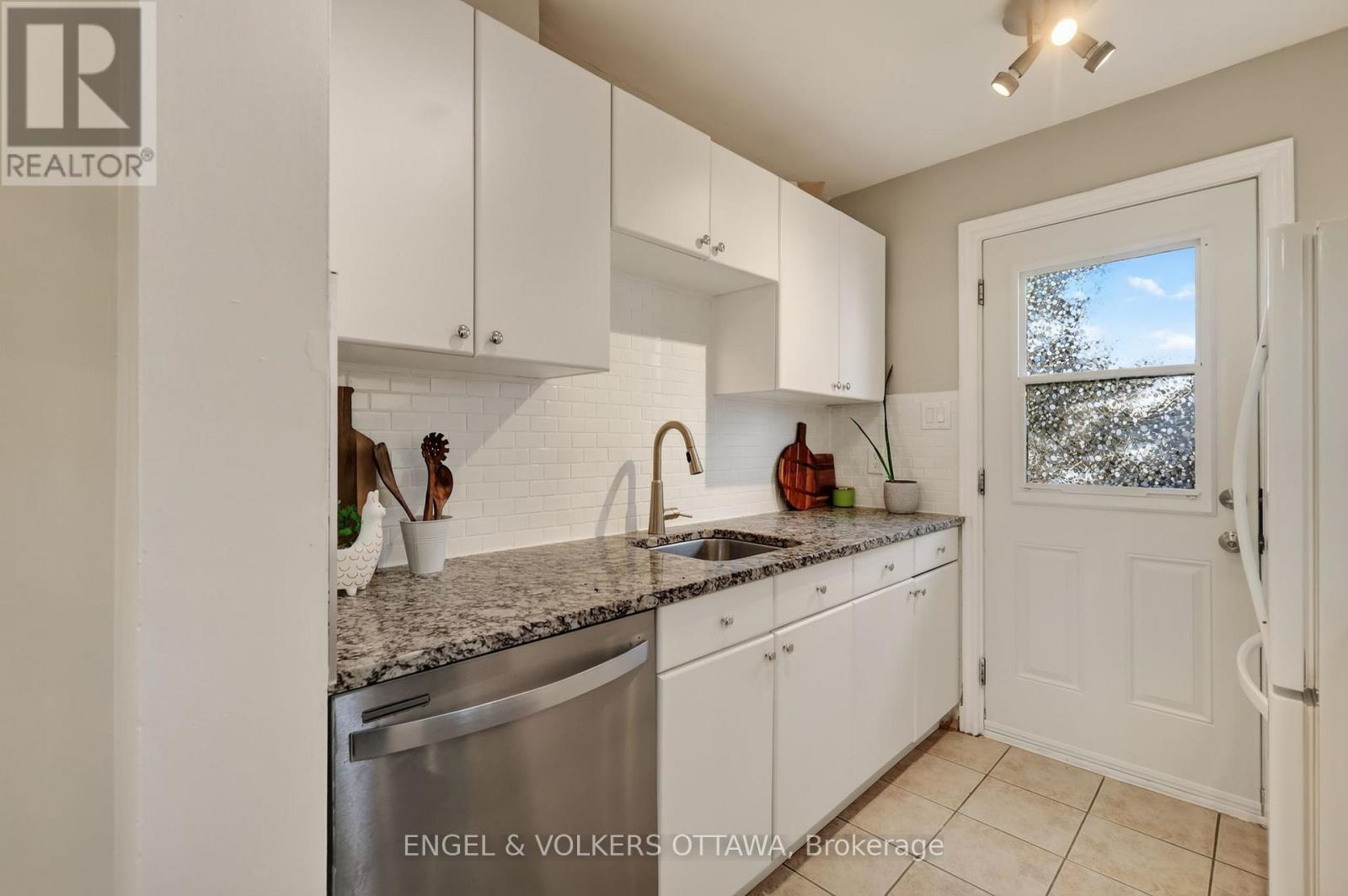 29 Woodvale Green Drive — photo 17